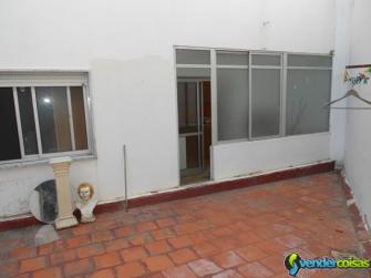 Apartamento t2 com terraço no 1º andar no centro
