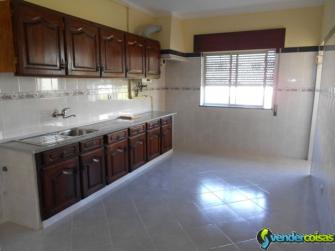 Apartamento t2 no 1º andar com 91 m2 em olhão