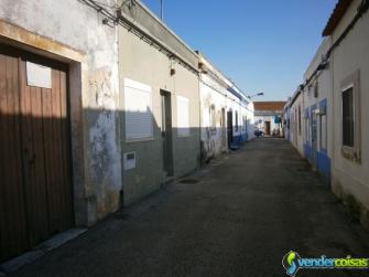 Armazém / lote para moradia de 2 pisos