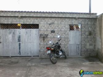 Casa com 3 quartos e 3 banheiros,e garagem