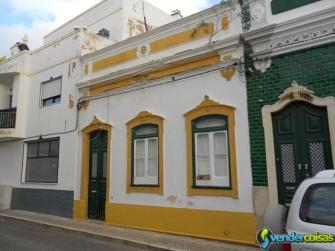 Casa histórica t4 com miradouro perto da baixa 