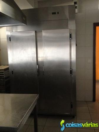 Frigorifico 2 portas em inox.