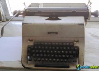 Máquina de escrever facit