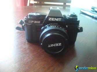 Máquina fotográfica antiga zenit df300