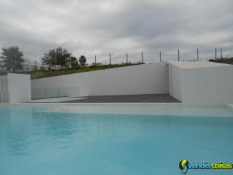 Moradia t3 com piscina de alto nível frente ao mar