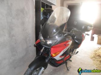 Moto em bom estado de garagem