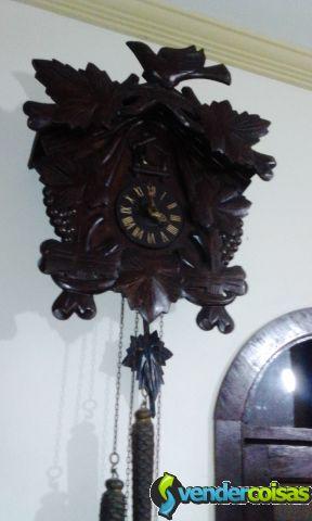 Relógio cuco antigo