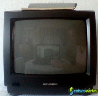 Televisão a cores grundig