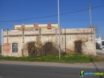 Terreno com casas 4.570 m2 bem situado