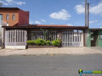 Vendo casa com 3 dorm.,piscina no cajuru.