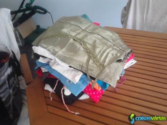 Vendo lote de 150 peças de roupa usada em bom estado de senhora e de criança